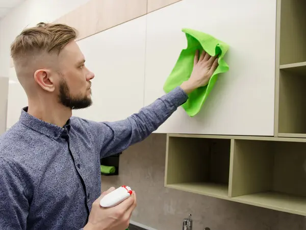 how to clean kitchen cabinets