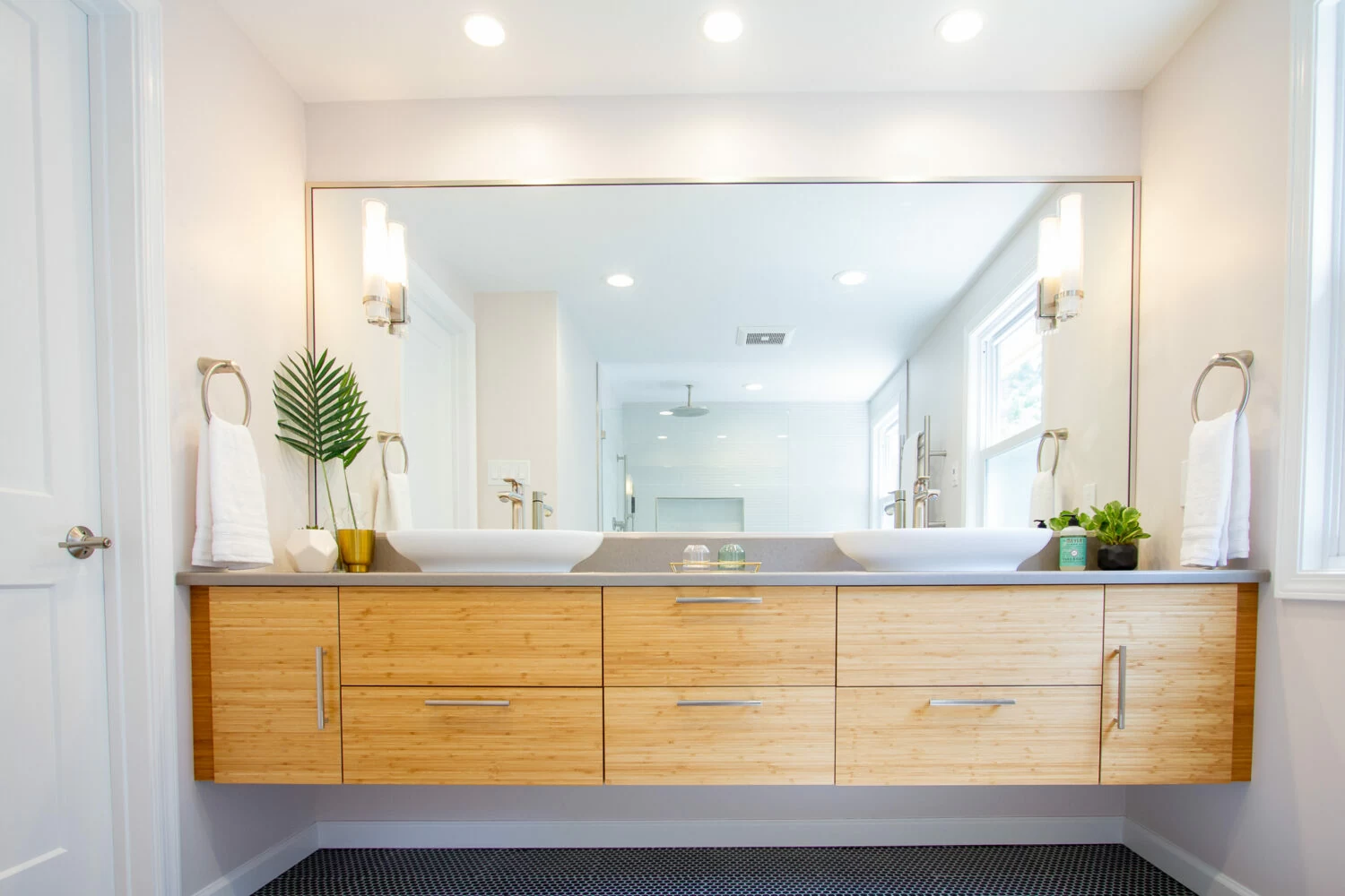 Transforming your bathroom with custom cabinetry: a comprehensive guide 