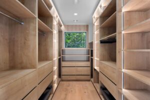 Master closets Medina